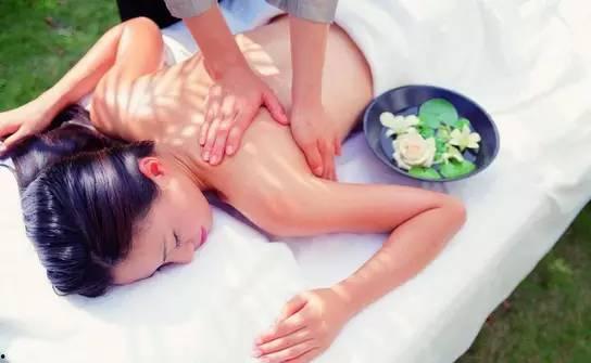 热门话题背部按摩女,背部按摩女生专属体验